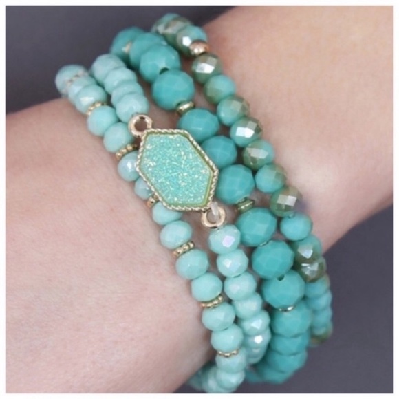 Jewelry - Mint green druzy bracelet set